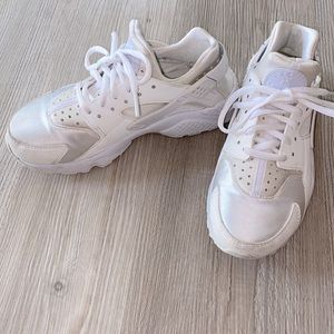 Nike Women’s Air Huarache size 6.5- off white & white